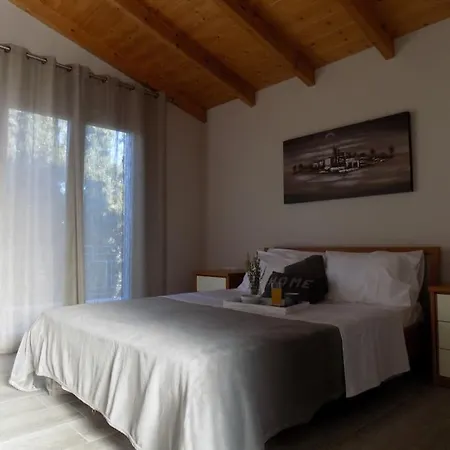 Nikos House Mégara